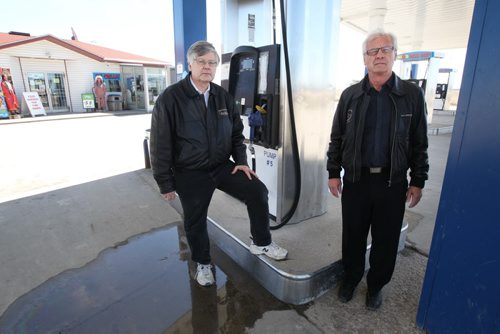 Investors David Doer ,left, and Larry Penner are going to file a injunction against the Roseau River Anishinabe First Nation  after they seized control of the Red Sun Smoke Shop on Hyw 6 and 101 north   See  Carol Sanders story- May 01, 2014   (JOE BRYKSA / WINNIPEG FREE PRESS)