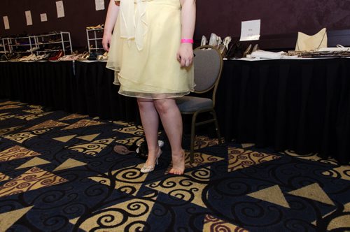 A student tries on a pair of shoes at the Gowns for Grads program.  Gowns for Grads is a volunteer program that provides used and new dresses for graduation.  EMILY CUMMING / WINNIPEG FREE PRESS