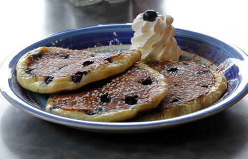RESTAURANT REVIEW - Eye Opener Diner on Main Street near the perimeter highway.  Blueberry Pancakes. BORIS MINKEVICH / WINNIPEG FREE PRESS  May 2, 2014