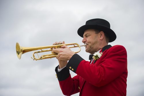 140504 Winnipeg - DAVID LIPNOWSKI / WINNIPEG FREE PRESS (May 04, 2014)  Buggler Bob Vandenbroek during the opening day of races at Assiniboia Downs Sunday May 4, 2014.