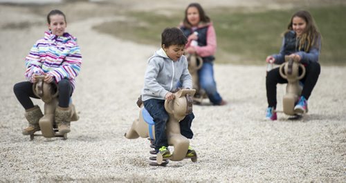 140504 Winnipeg - DAVID LIPNOWSKI / WINNIPEG FREE PRESS (May 04, 2014)  Kids have fun during the opening day of races at Assiniboia Downs Sunday May 4, 2014.  (don't have ID's for kids)