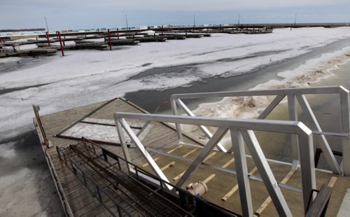 The Gimli Harbour. Re: zebra mussels found in some harbours in Lake Winnipeg. Bill Redekop story  Wayne Glowacki / Winnipeg Free Press May 5 2014