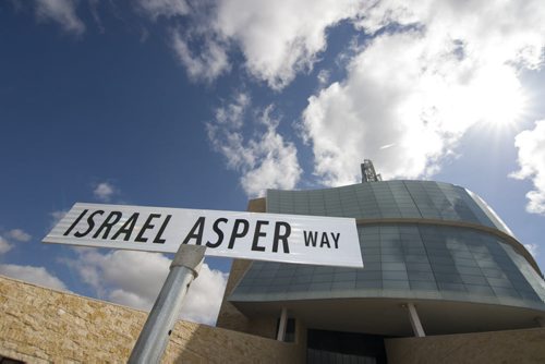 140505 Winnipeg - DAVID LIPNOWSKI / WINNIPEG FREE PRESS (May 05, 2014)  On Monday morning there was a ceremony to change Waterfront Dr to Israel Asper Way in front of the Canadian Museum for Human Rights.