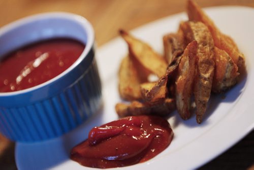 May 5, 2014 - 140505  -  Homemade catsup (L) Spiced catsup (R) Photographed Monday, May 5, 2014.  John Woods / Winnipeg Free Press