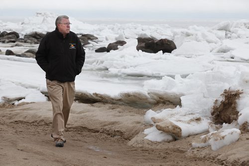 May 13, 2014 - 140513  - Ice still covers Lake Winnipeg at Victoria Beach Tuesday, May 13, 2014.  John Woods / Winnipeg Free Press