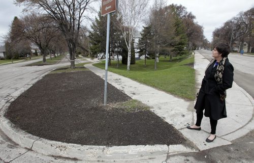 For story on community mailboxes.    Alexa Okrainec at the boulevard on Scotia St. and Rupertsland Blvd. in front of her home where a community mailboxes might be placed.  Kevin Rollason story Wayne Glowacki / Winnipeg Free Press May 14 2014