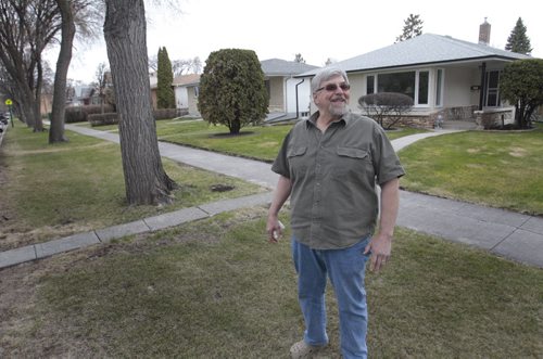 For story on community mailboxes.   Walter Lewin at his home (in back) on Perth Ave., community mailboxes might be placed nearby.  Kevin Rollason story Wayne Glowacki / Winnipeg Free Press May 14 2014