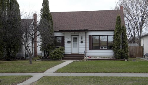 For story on community mailboxes.   A house on Perth Ave.  Kevin Rollason story Wayne Glowacki / Winnipeg Free Press May 14 2014