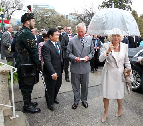 Their Royal Highnesses The Prince of Wales and The Duchess of Cornwall. arrive at Government house Tuesday evening greeted by Lt Gov Philip Lee. May 20, 2014 - (Phi Hossack / Winnipeg Free Press)