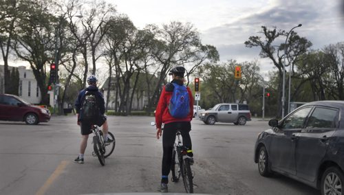 STDUP . The Morning Pause  .Actively seeking Transportation   , cyclists wait  for the  light to change on Wellington Cress  at the Maryland Bridge .  , Tuesday morning 's cool temps  are ideal for bike transportation. May 27  2014 / KEN GIGLIOTTI / WINNIPEG FREE PRESS