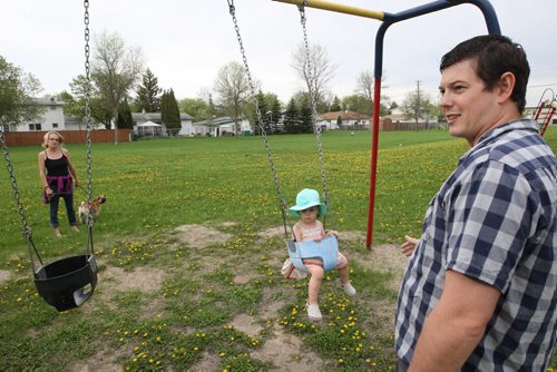 Crestview residents are upset with Coun. Grant Nordmans plans to convert Voyageur Park into an off-leash dog park. Dan Legg with his daughter Audrey and neighbor Cindy Eastman chat and enjoy park Thursday-Aldo Santin story- May 21, 2014   (JOE BRYKSA / WINNIPEG FREE PRESS)