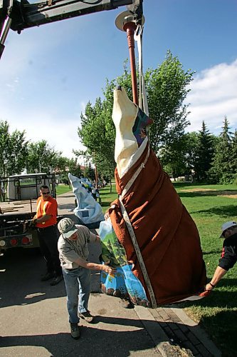 BORIS MINKEVICH / WINNIPEG FREE PRESS  070710 The wolves at The Forks being installed.