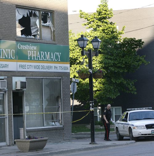 Winnipeg Police at the scene of a early Friday morning fire at the Crestview Pharmacy on Ellice Ave. at Furby St. Wayne Glowacki / Winnipeg Free Press June 6 2014