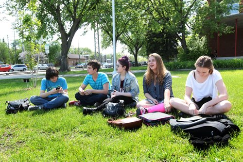 Windsor School students gather together on the front lawn  in early June during the final days of their 1st year in High School at Glen Lawn Collegiate.  This is becoming a rare gathering for the  students since many of them have made new friends now that they are in a larger school.   Names from left - Thomas,  Quinn,  Shelby, Mackenzie and Sydney.  Former Windsor School students face new challenges and take on new responsibilities in their first year in grade nine at Glen Lawn Collegiate. See Doug Speirs story.  June 04, 2014 Ruth Bonneville / Winnipeg Free Press