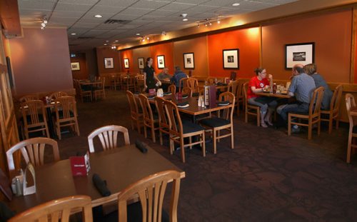 Silver Heights Restaurant and Lounge, 2169 Portage Ave. restaurant-  See Maureen Scurfield story- June 10, 2014   (JOE BRYKSA / WINNIPEG FREE PRESS)