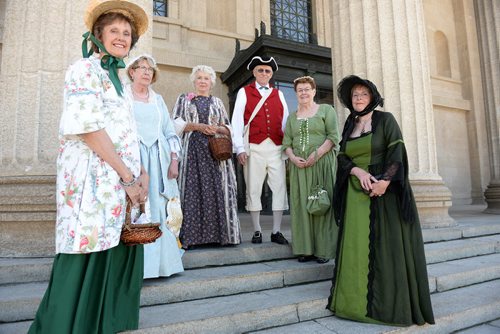 United Empire Loyalists Jennifer Swanston, Margaret Carter EU, Mary Steinhoff, Vera Mary Ash, Lorraine Cook and Ken Swanston pose at the Legislative building for their upcoming event this Thursday. Sarah Taylor / Winnipeg Free Press