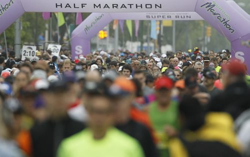 Half Marathon participants start at the University of Manitoba, Sunday, June 15, 2014. (TREVOR HAGAN/WINNIPEG FREE PRESS)