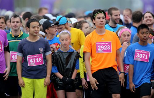 Winnipeg Free Press 10k participants at the start at the University of Manitoba, Sunday, June 15, 2014. (TREVOR HAGAN/WINNIPEG FREE PRESS)