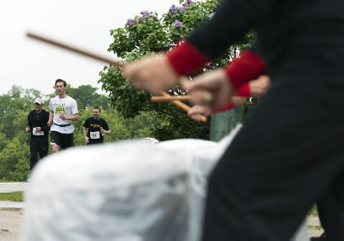 Runners head over the Assinboine park foot bridge while Fubuki student group play drums. Sarah Taylor / Winnipeg Free Press