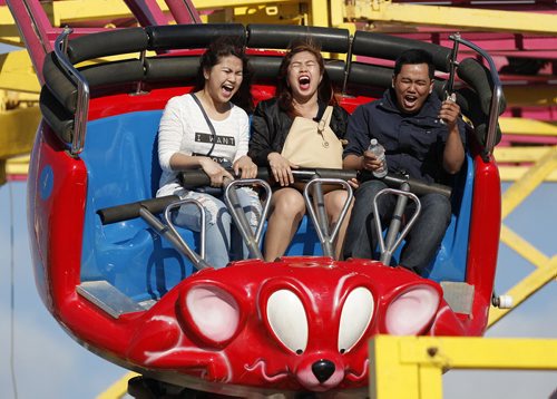 June 17, 2014 - 140617  -  (L to R) Marjorie Velasco, Sherlyn Bernabe and  Enrico Javierto on Crazy Mouse at The Ex Tuesday, June 17, 2014. John Woods / Winnipeg Free Press