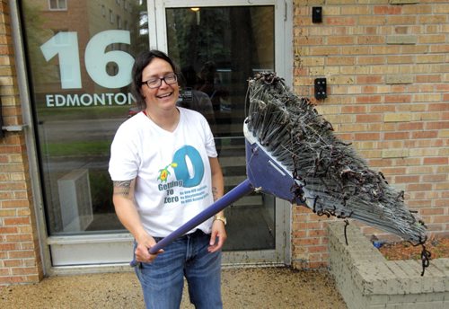 The Elm Spanworm infests Edmonton Street. Caretaker Donna Bear, for the apartment block at 16 Edmonton, sweeps up the worms 4x a day and they keep on coming. BORIS MINKEVICH / WINNIPEG FREE PRESS  June 19, 2014