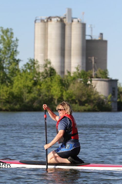 Janine Leblanc takes part in a WAVpaddling stand-up paddle-boarding lesson at the FortWhyte Alive Adventure Site in Winnipeg, Man., on Wed., June 18, 2014. Photo by Jason Halstead/Winnipeg Free Press RE: Intersection feature