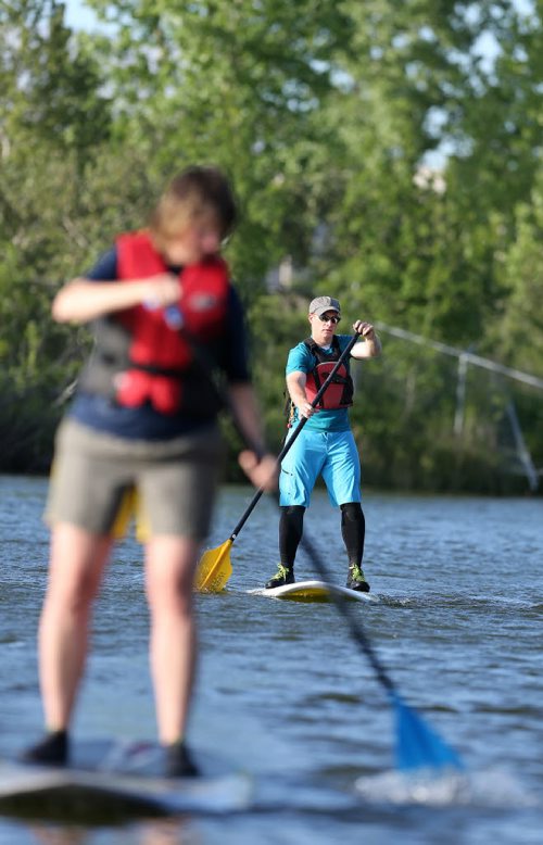 Instructor Brad Friesen (right) leads a WAVpaddling stand-up paddle-boarding lesson at the FortWhyte Alive Adventure Site in Winnipeg, Man., on Wed., June 18, 2014. Photo by Jason Halstead/Winnipeg Free Press RE: Intersection feature