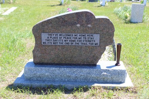 622 - 624 Headstone of former Chief Robert Bone, who initiated the self-government process 23 years ago. BILL REDEKOP/WINNIPEG FREE PRESS June 13,2014