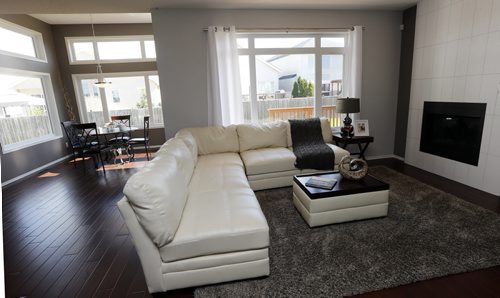 livingroom , and eating area -27 Wainwright Crescent in River Park South . Contact is Ventura Custom HomesÄô Paul Saltel, story bt Todd Lewys Ä®June 23 2014 / KEN GIGLIOTTI / WINNIPEG FREE PRESS