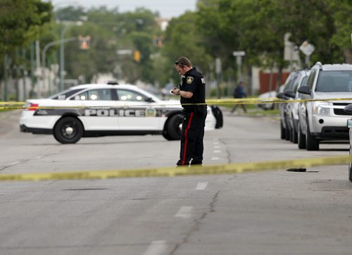 Wpg Police investigate a crime scene  on Cumberland Ave . between at Balmoral St.  ans Edmonton ST. , three women were stabbed , all are in stable . June 27 2014 / KEN GIGLIOTTI / WINNIPEG FREE PRESS