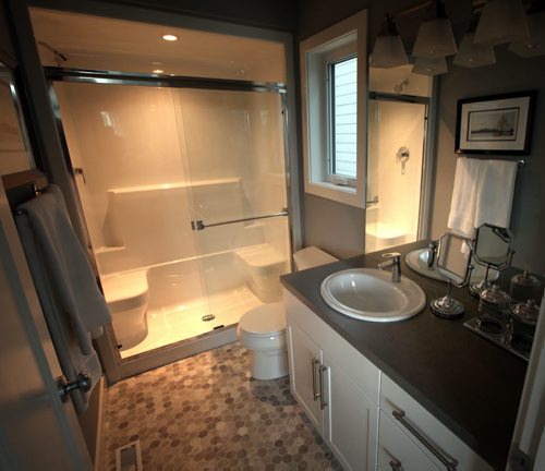 HOMES - 54 - 70 Oak Forest Crescent  Master ensuite  June 27, 2014 (Phil Hossack / Winnipeg Free Press)