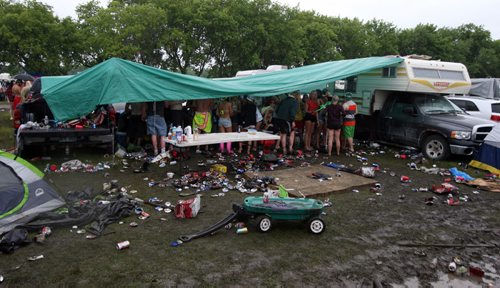 DAUPHIN'S COUNTRYFEST - SATURDAY -Festival goers killed some time during a rainy afternoon by drinking. BORIS MINKEVICH / WINNIPEG FREE PRESS  June 27, 2014