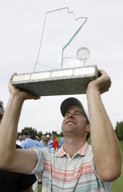 John Woods / Winnipeg Free Press / July 15/07- 070715  - Mike Mezei raises the trophy after winning the 2007 Free Press Manitoba Classic Sunday July 15/07 at Pine Ridge Golf Club.