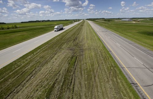 View north from overpass on the  I-29 highway between Grand Forks and the border.   Dan Lett story Wayne Glowacki / Winnipeg Free Press July 3  2014