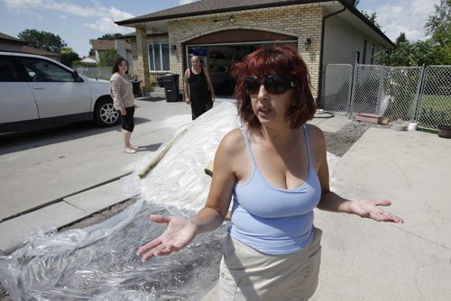 July 6, 2014 - 140706  -  Maples resident Filomena Andrade talks to media about mosquito fogging and buffer zones Sun, July 6, 2014. John Woods / Winnipeg Free Press