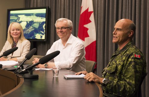 Premier Greg Selinger and MP Candace Bergen thank Brig.-Gen. Christian Juneau and the Canadian Forces for their assistance with the floods. Sarah Taylor / Winnipeg Free Press July 11, 2014