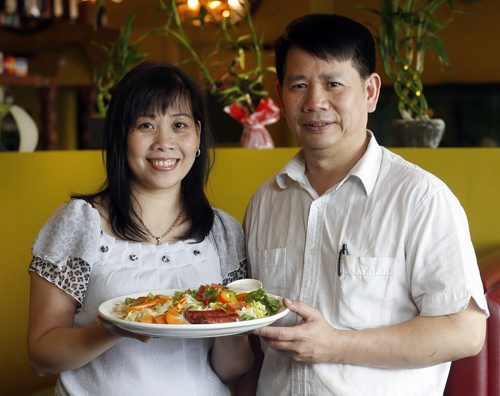 ENT - restaurant review - Dawning 3277 Portage ,owners LtoR Tram  and Luat Nguyen  with  food  Kielke noodles  .July 15 2014 / KEN GIGLIOTTI / WINNIPEG FREE PRESS