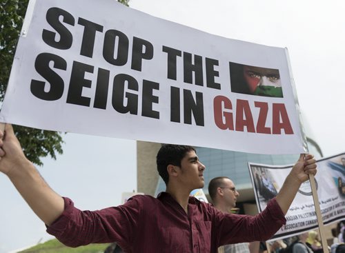 Baha Alfahouri rallies at the Canadian Museum for Human Rights on Saturday to free Palestine and end military assault on Gaza. Sarah Taylor / Winnipeg Free Press July 19, 2014