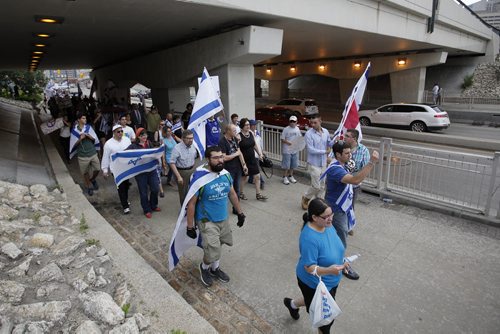 July 21, 2014 - 140721  -  About 100 Israel supporters gather for a rally on Main Street Winnipeg Monday, July 21, 2014. John Woods / Winnipeg Free Press