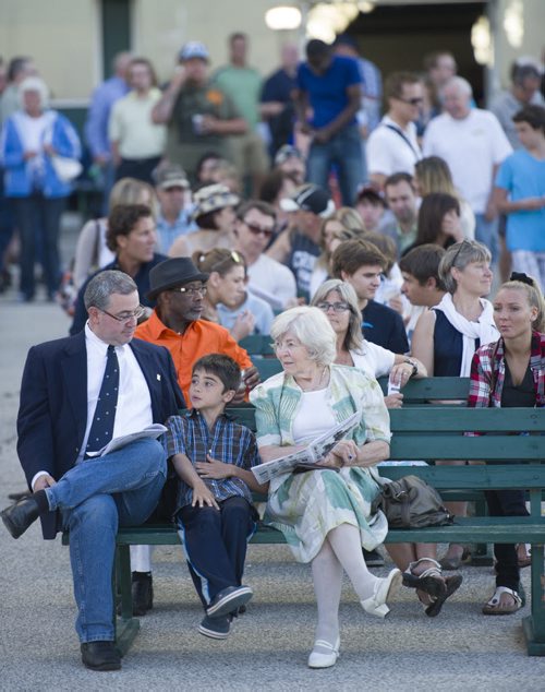 140723 Winnipeg - DAVID LIPNOWSKI / WINNIPEG FREE PRESS  Crowds watch live horse racing action at Assiniboia Downs Wednesday July 23, 2014.