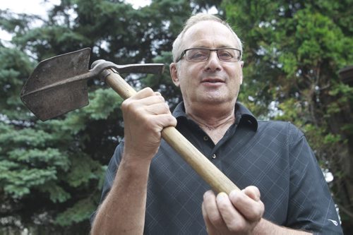 49.8   Rick Weind has a vintage shovel which infantry troops were given to dig trenches and foxholes during the First World War. Kevin Rollason story.  Wayne Glowacki / Winnipeg Free Press July 24  2014