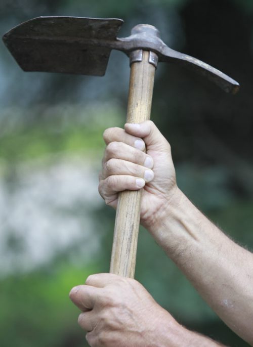 49.8 Rick Weind has a vintage shovel which infantry troops were given to dig trenches and foxholes during the First World War. Kevin Rollason story.  Wayne Glowacki / Winnipeg Free Press July 24  2014