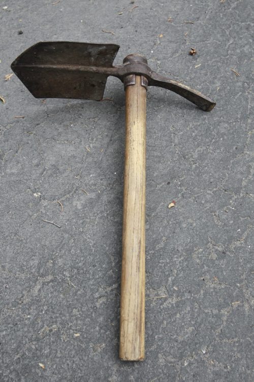 49.8   Rick Weind has a vintage shovel which infantry troops were given to dig trenches and foxholes during the First World War. Kevin Rollason story.  Wayne Glowacki / Winnipeg Free Press July 24  2014