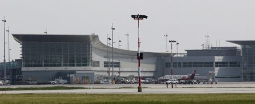 Filer.  Winnipeg's James Richardson International Airport.  Murray McNeill story. Wayne Glowacki/Winnipeg Free Press July 31 2014