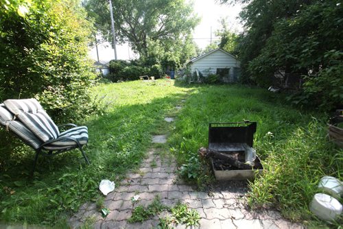 Photo of 512 Stella,  Home where Andrew Baryluk lived before he died following a 17-hour standoff with Winnipeg Police after he had been embroiled in a family dispute over the house. Backyard.   See story.   Aug 02, 2014 Ruth Bonneville / Winnipeg Free Press