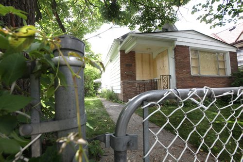 Photo of 512 Stella,  Home where Andrew Baryluk lived before he died following a 17-hour standoff with Winnipeg Police after he had been embroiled in a family dispute over the house.  See story.   Aug 02, 2014 Ruth Bonneville / Winnipeg Free Press