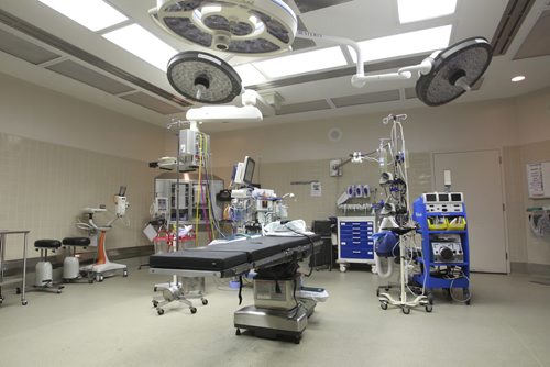 Saturday Special. One of the operating rooms in the St. Boniface Hospital. For story on Stephen Cumpsty, director of capital planning and property management with the hospital, and acting CEO Catherine Robbins of the St. Boniface Hospital responding on the operating room crisis they had earlier.  Larry Kusch story. Wayne Glowacki/Winnipeg Free Press August 5 2014