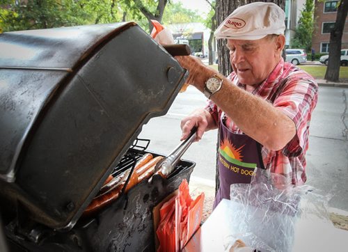 Walter Kalinski has been selling hot dogs from his cart on Broadway for the last 25 years. Crowds gather during the noon hour for lunch on Broadway Tuesday. for photo weekend photo page. 140805 - Tuesday, August 05, 2014 -  (MIKE DEAL / WINNIPEG FREE PRESS)