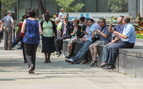 The crowds gather during the noon hour for lunch on Broadway Tuesday. for photo weekend photo page. 140805 - Tuesday, August 05, 2014 -  (MIKE DEAL / WINNIPEG FREE PRESS)