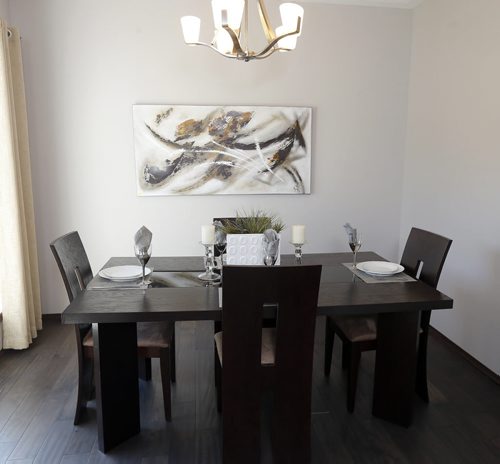 dining room -News Homes . 187 Lake Bend Rd. story by Todd Lewys . Aug 11 2014 / KEN GIGLIOTTI / WINNIPEG FREE PRESS